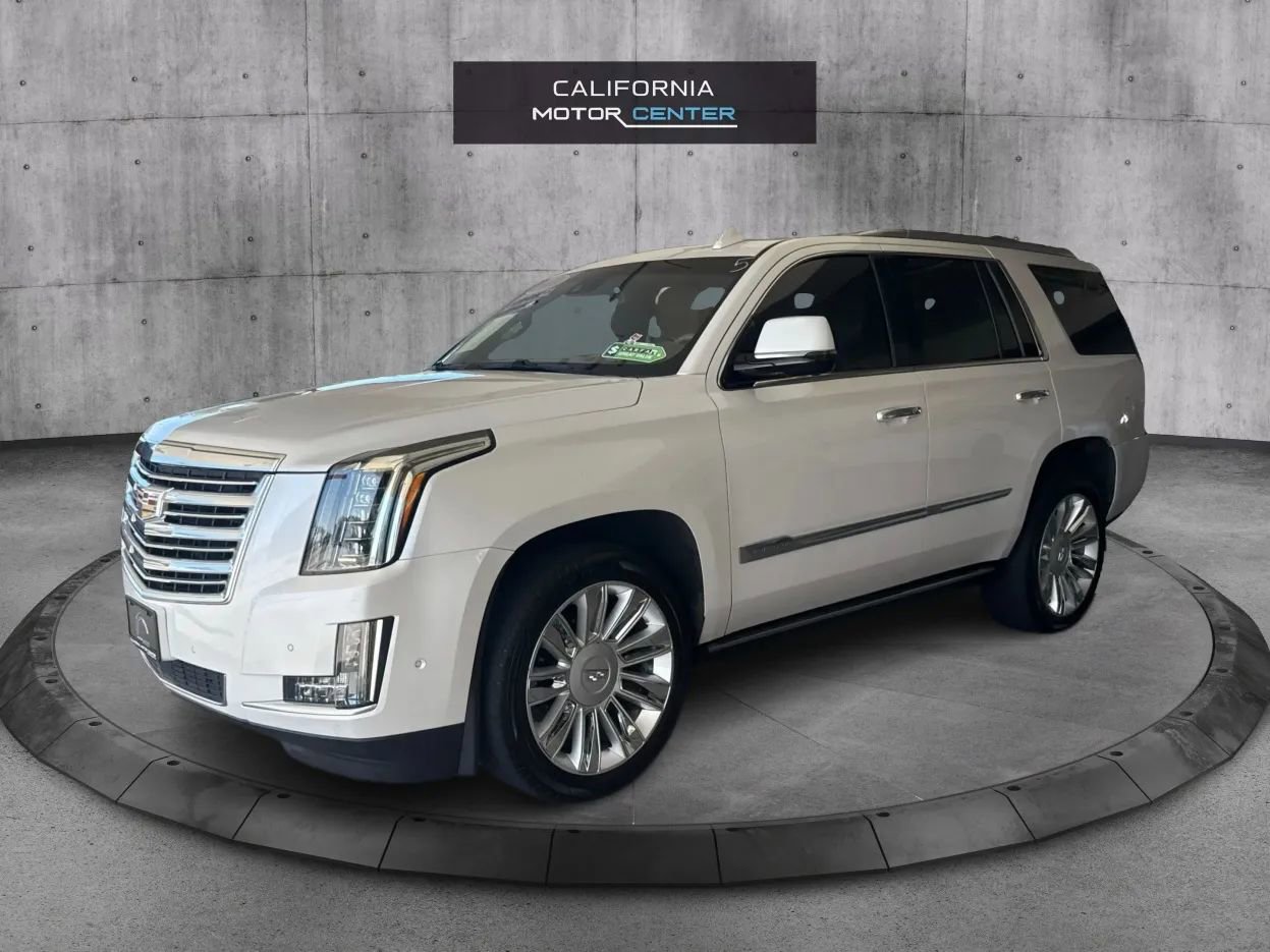 Used 2018 Cadillac Escalade Platinum AWD/4WD image 3