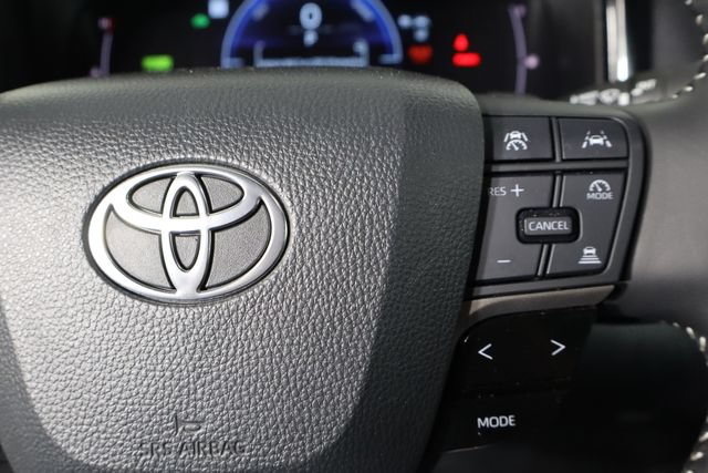 Used 2025 Toyota Camry SE w/ Convenience Package FWD image 10