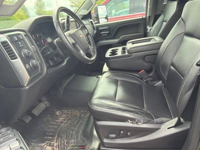 Used 2017 Chevrolet Silverado 2500 LT w/ Midnight Edition AWD/4WD image 5