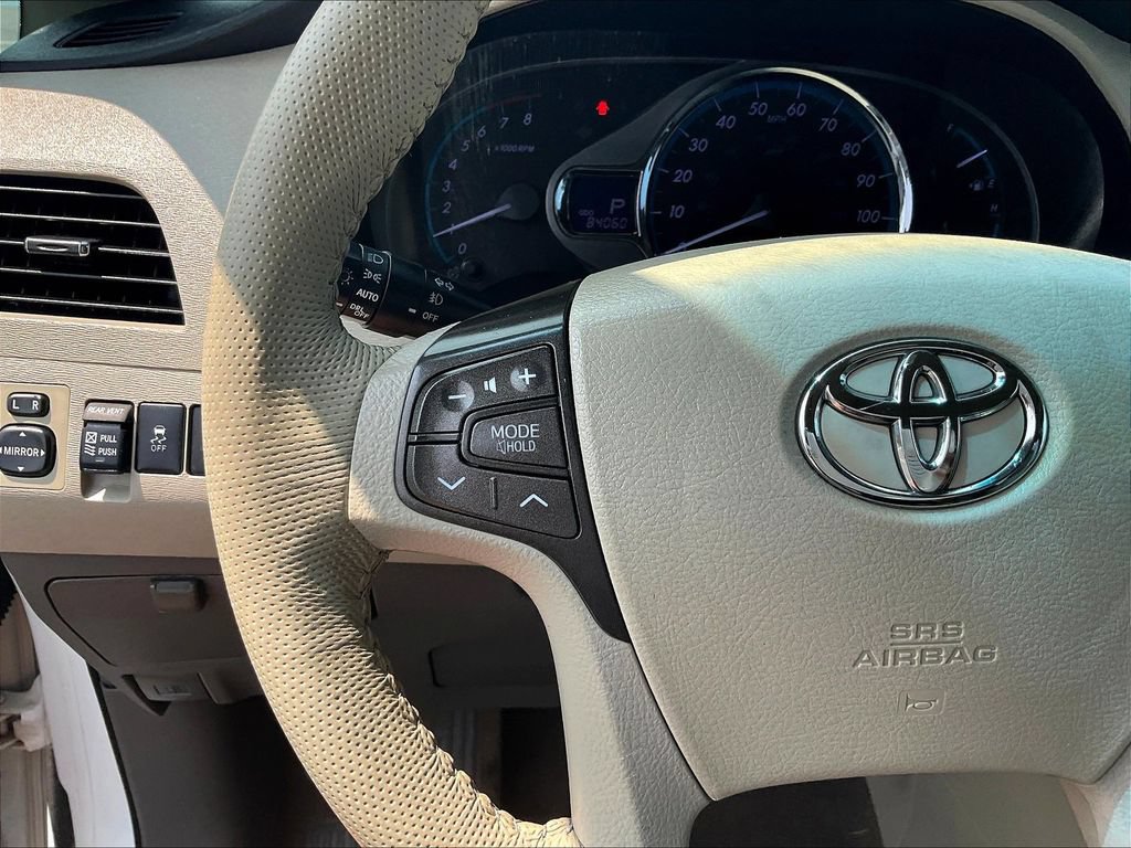 Used 2014 Toyota Sienna XLE FWD image 11