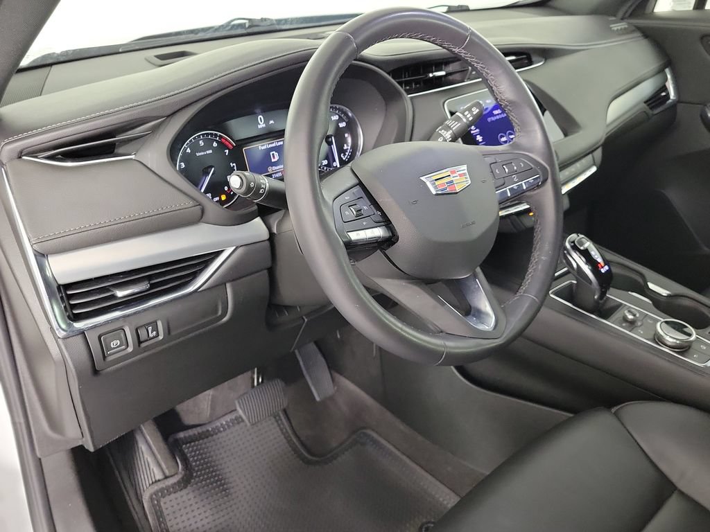 Used 2023 Cadillac XT4 Premium Luxury FWD image 17