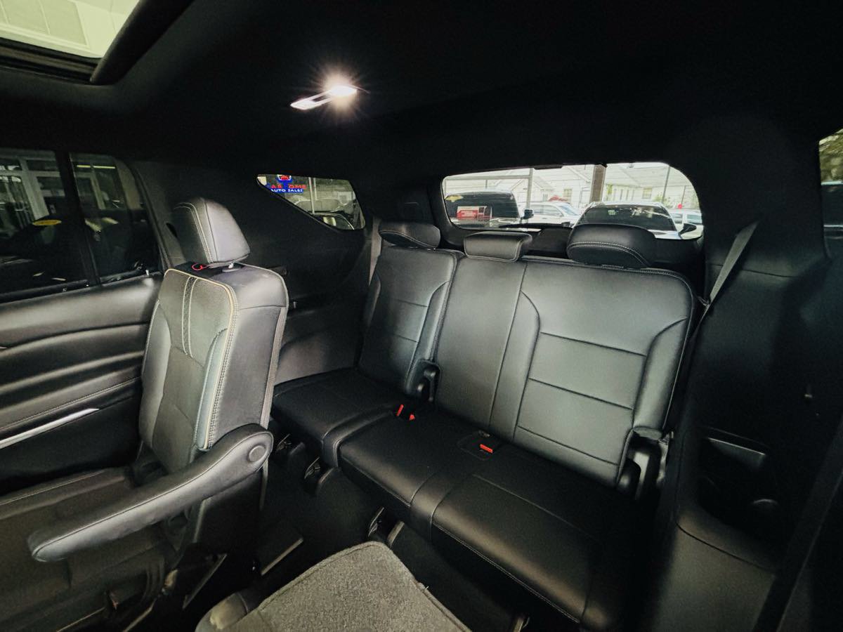 Used 2026 Chevrolet Traverse High Country FWD image 35