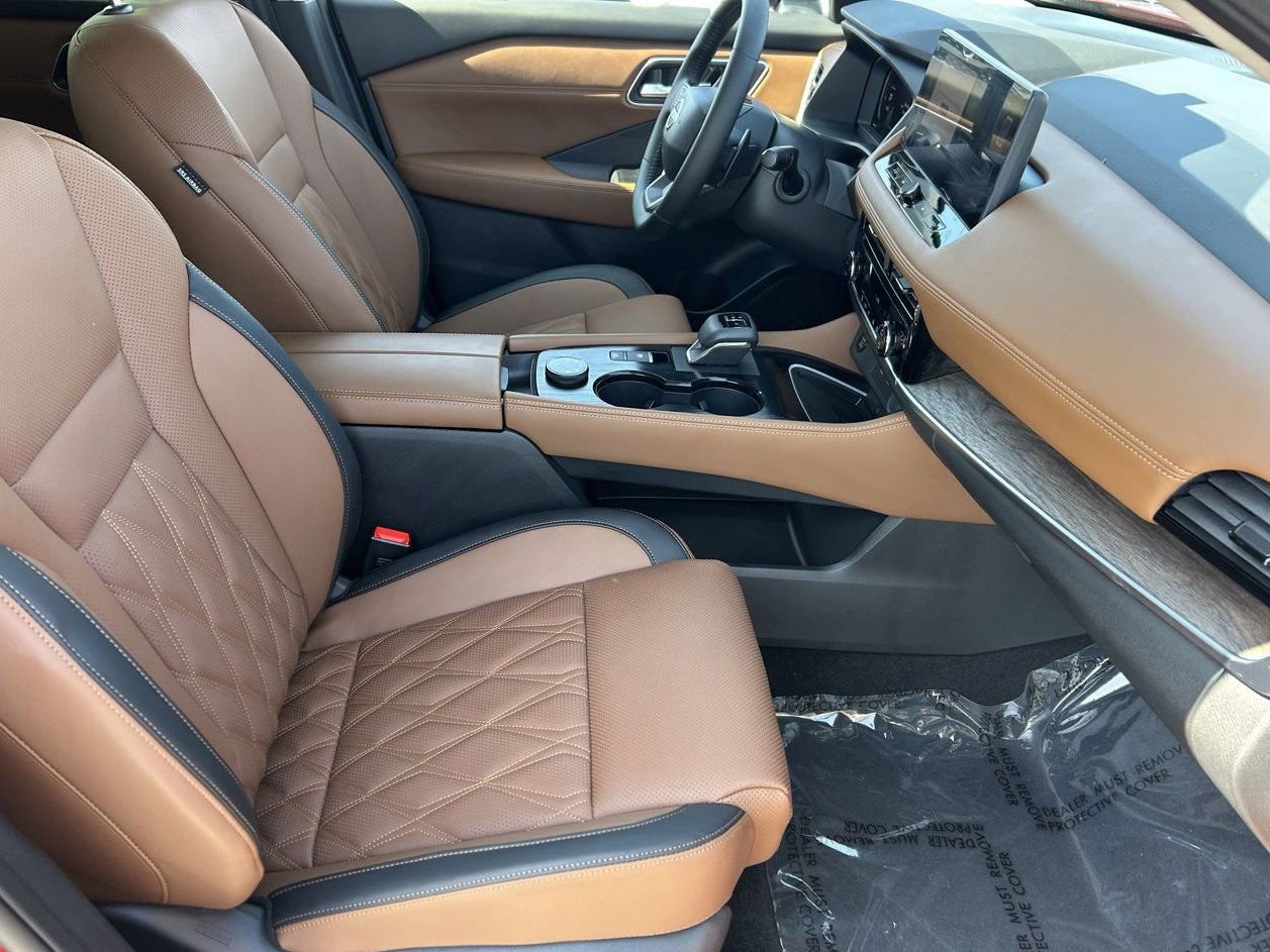 New 2026 Nissan Rogue Platinum image 9