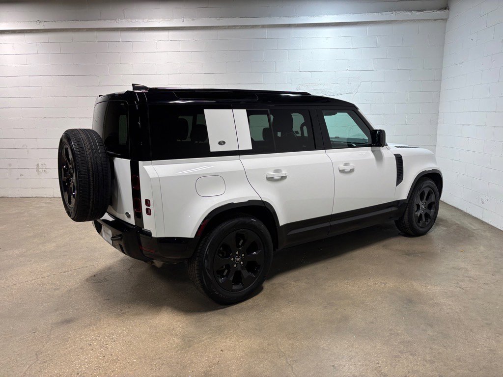 Used 2023 Land Rover Defender 110 X-Dynamic SE image 6