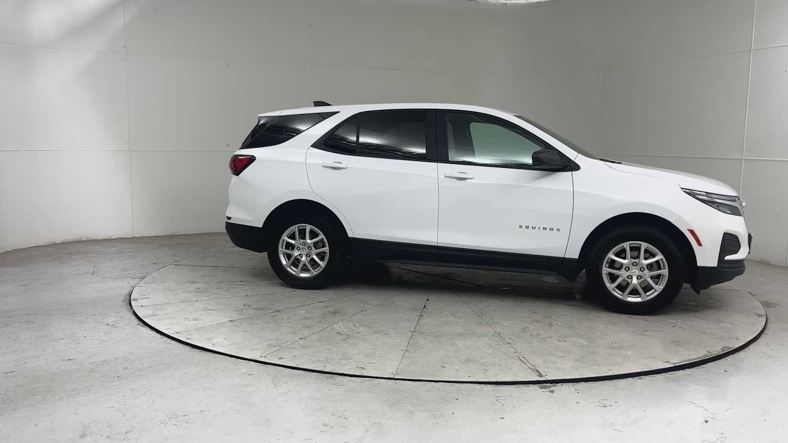 Used 2024 Chevrolet Equinox LS w/ LS Convenience Package AWD/4WD image 8