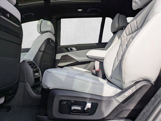 New 2026 BMW X7 xDrive40i w/ M Sport Package image 17