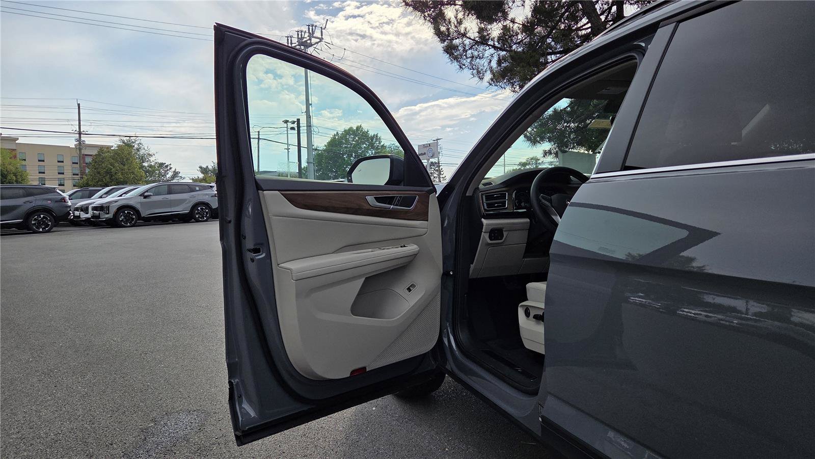 New 2026 Volkswagen Atlas SE FWD image 11