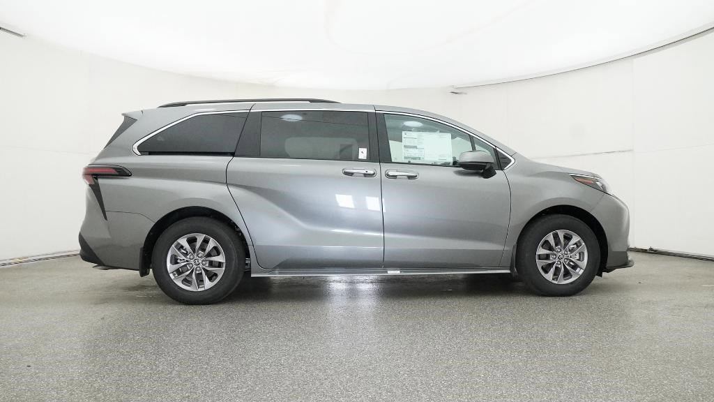 New 2026 Toyota Sienna XLE image 26