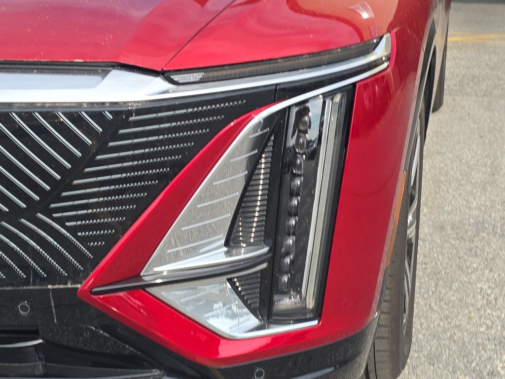 Certified 2024 Cadillac Lyriq Luxury AWD/4WD image 7