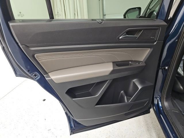 Used 2023 Volkswagen Atlas SEL Premium image 30