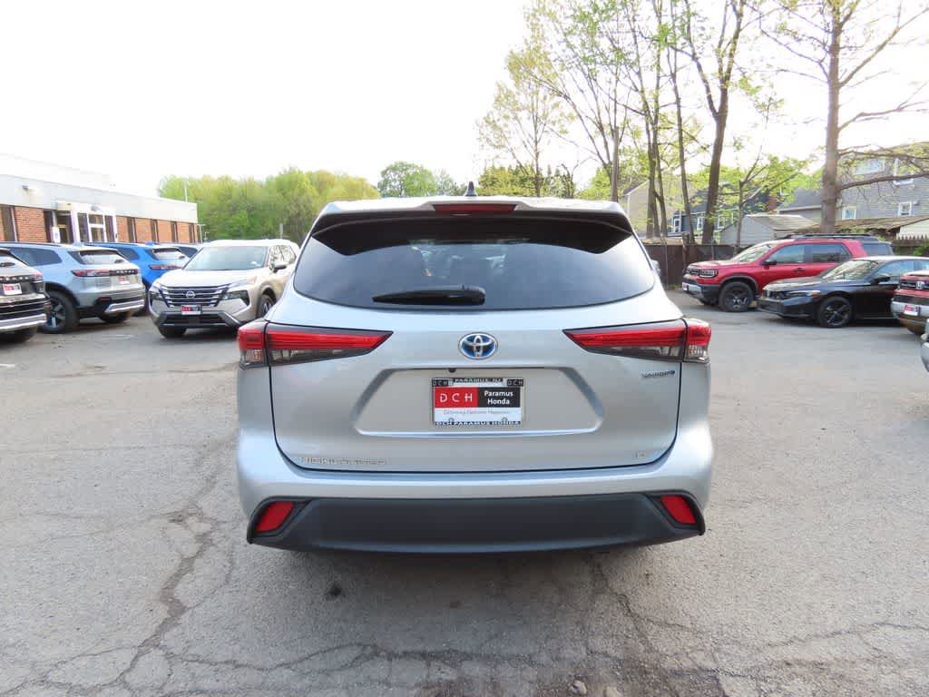 Used 2022 Toyota Highlander LE AWD/4WD image 5