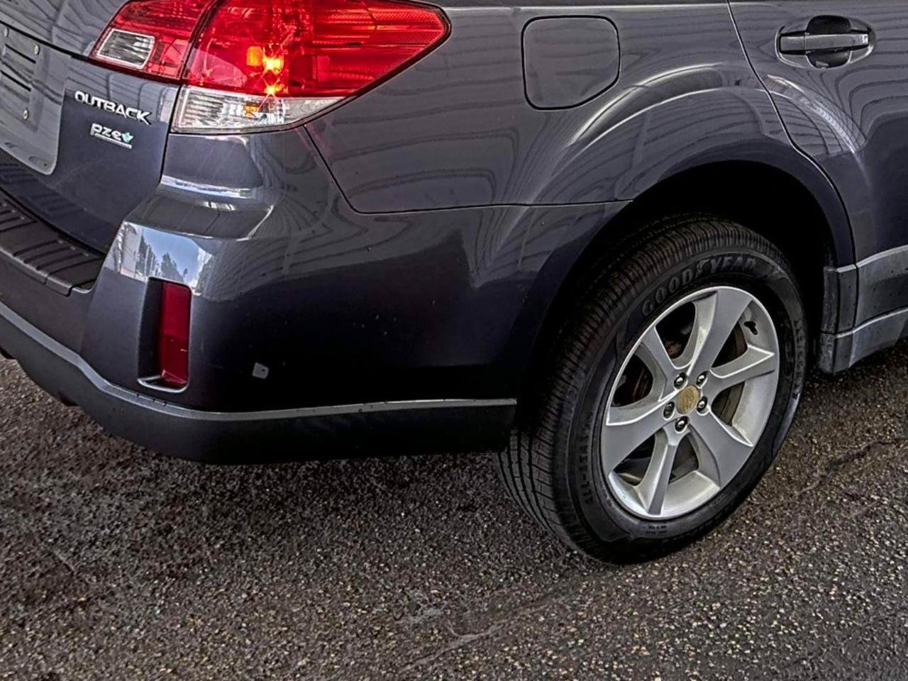 Used 2014 Subaru Outback 2.5i Premium AWD/4WD image 19