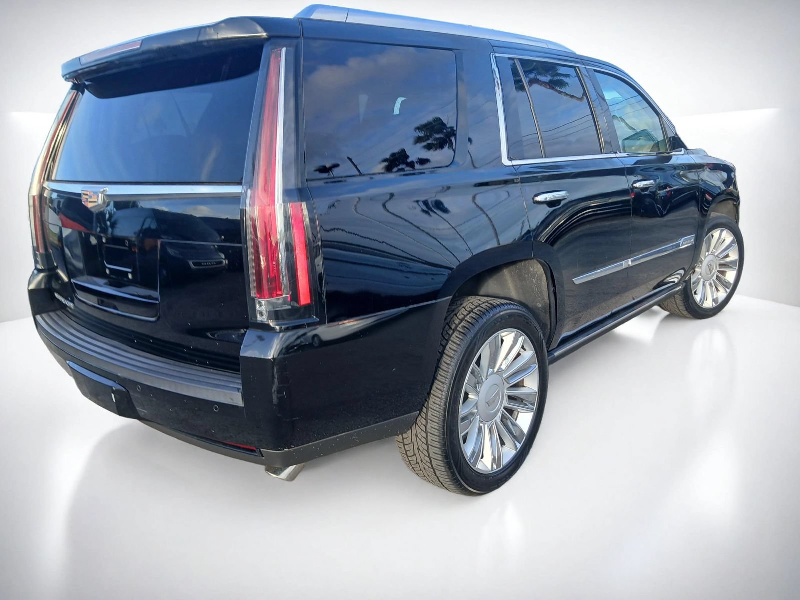 Used 2016 Cadillac Escalade Platinum RWD image 5