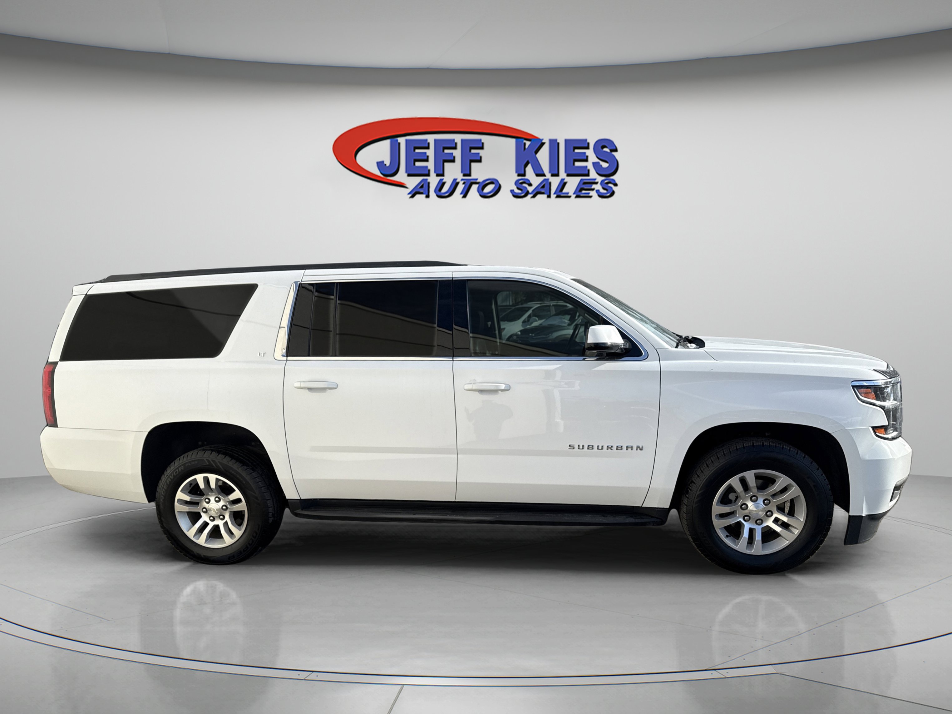 Used 2019 Chevrolet Suburban LT image 4