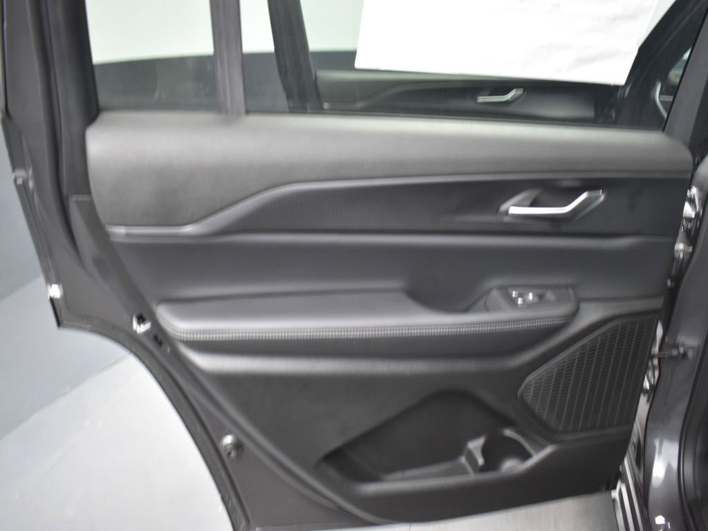 Used 2025 Jeep Grand Cherokee L Altitude image 14