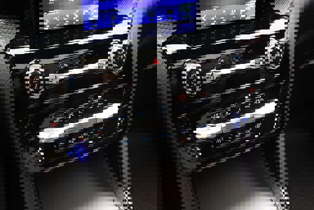 Used 2024 Ford Explorer ST w/ Technology Package image 19