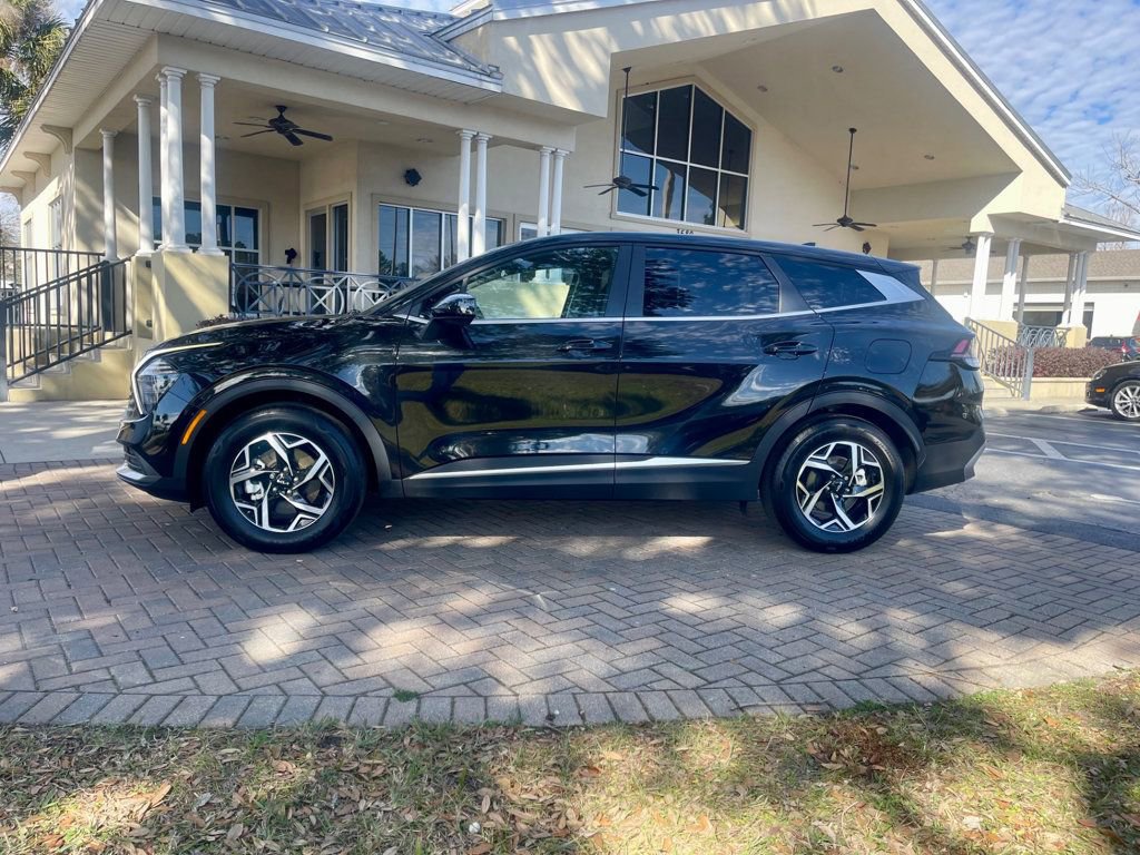 Used 2025 Kia Sportage LX image 2