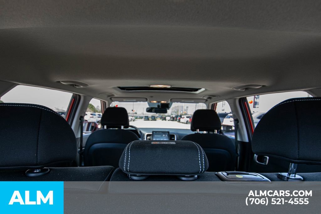 Used 2025 Hyundai Venue SEL FWD image 16