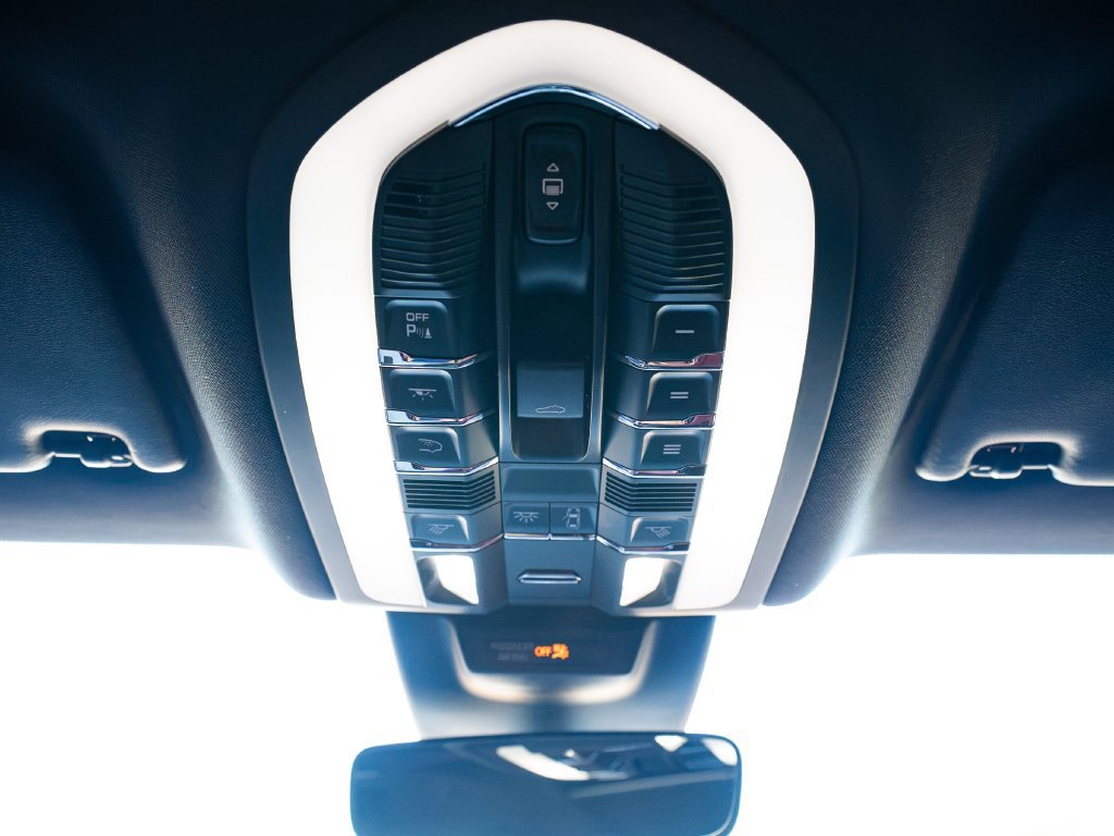 Certified 2023 Porsche Macan S AWD/4WD image 20