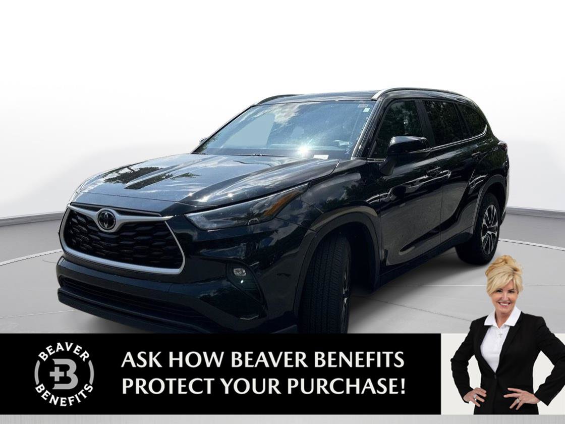 Used 2025 Toyota Highlander XLE FWD image 1
