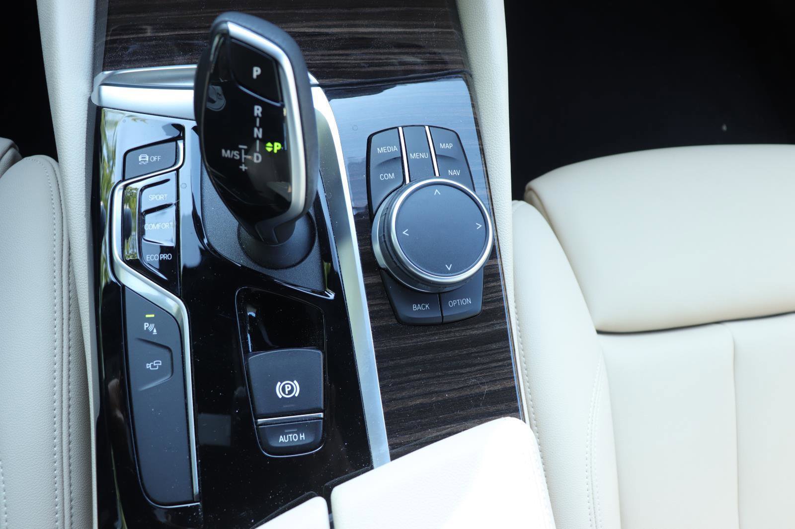 Used 2020 BMW 530i w/ Premium Package image 28