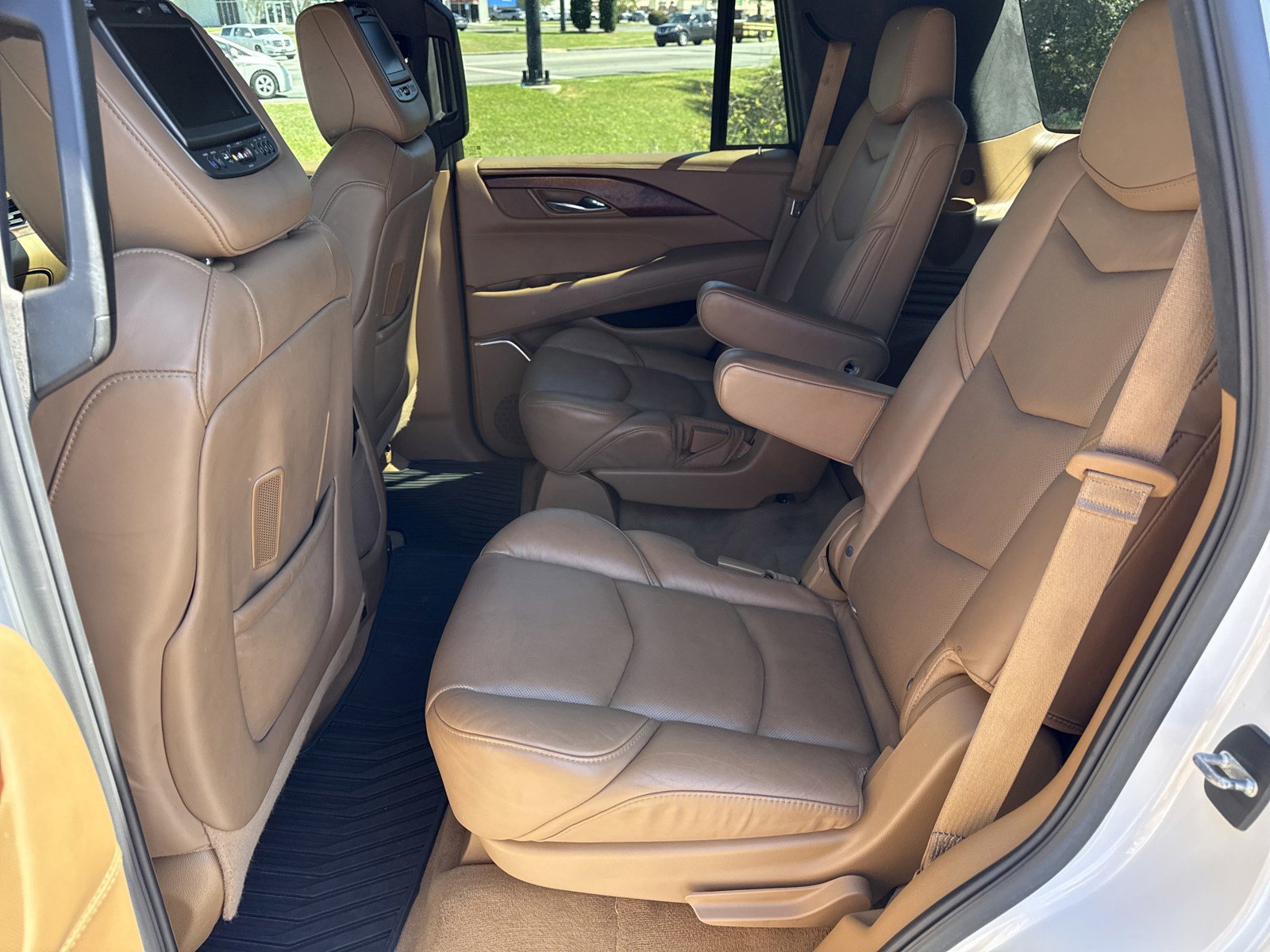 Used 2017 Cadillac Escalade Platinum image 15