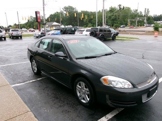 Used 2016 Chevrolet Impala LT FWD image 4