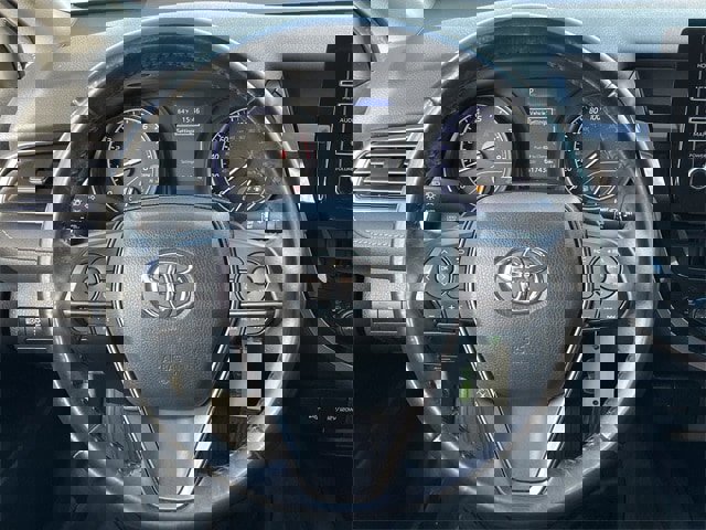 Used 2022 Toyota Camry SE image 12