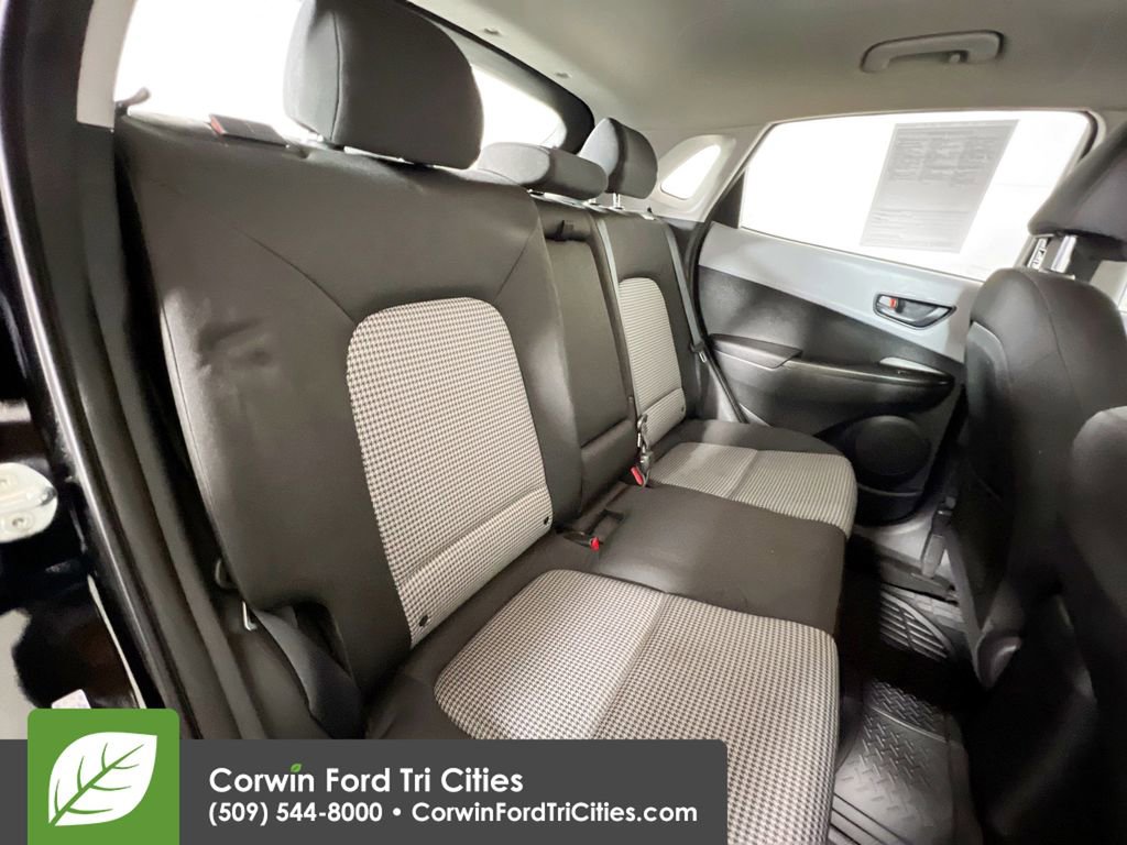 Used 2021 Hyundai Kona SE image 16