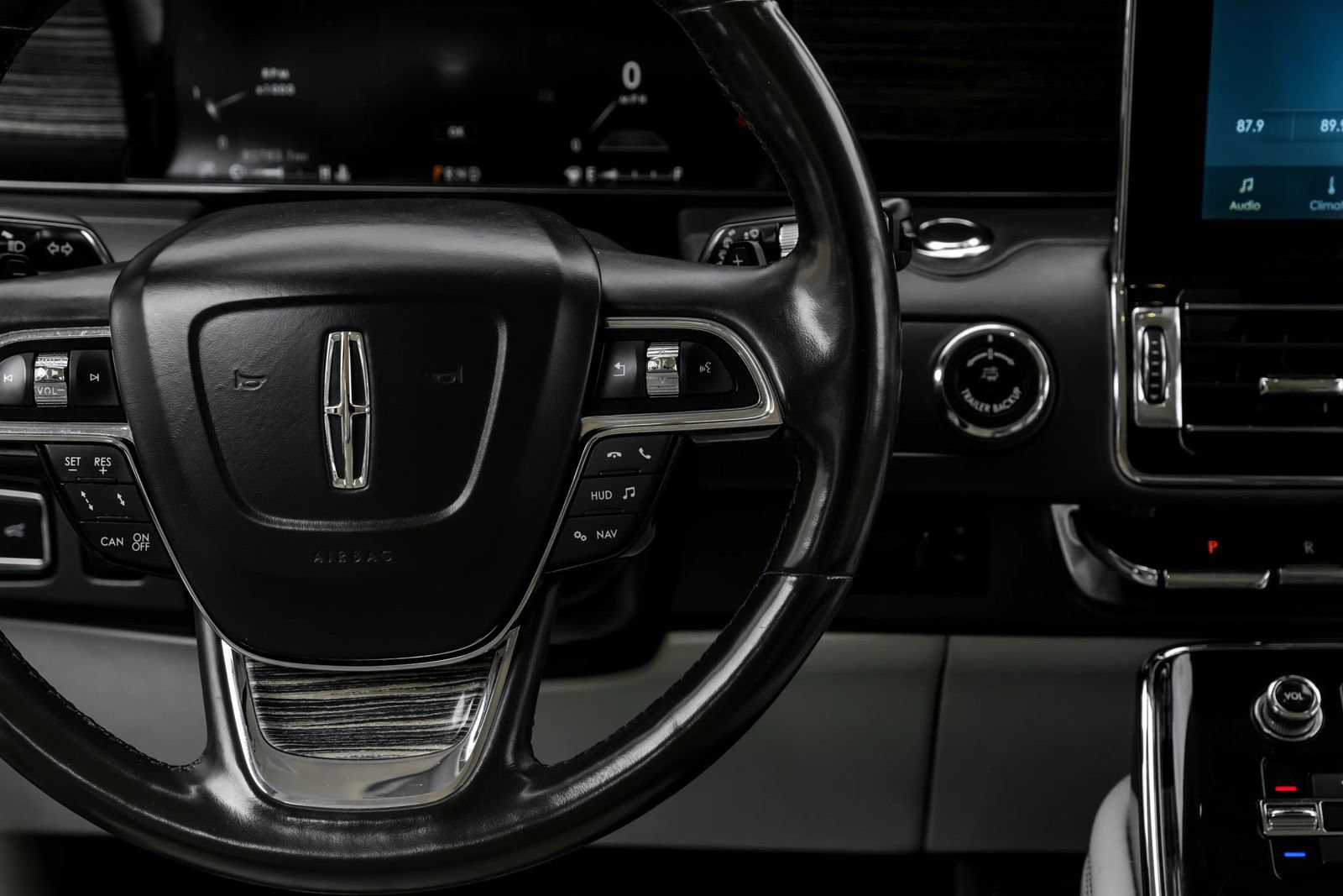 Used 2020 Lincoln Navigator Black Label w/ Cargo Convenience Package AWD/4WD image 22