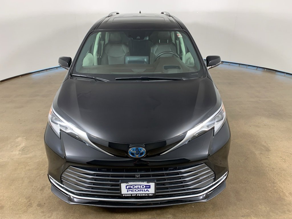 Used 2021 Toyota Sienna Platinum image 3