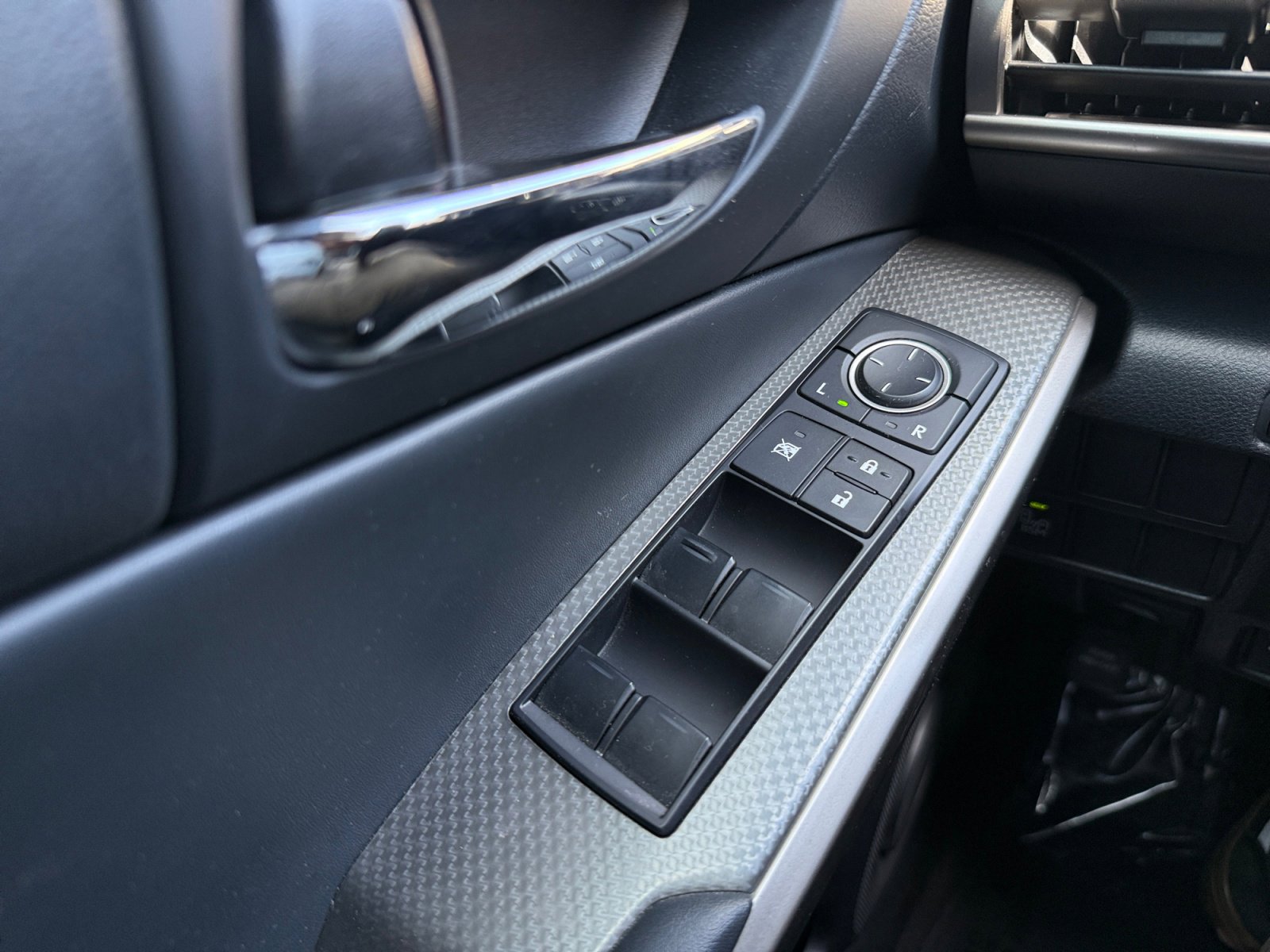 Used 2016 Lexus IS 200t w/ F Sport Package RWD image 20