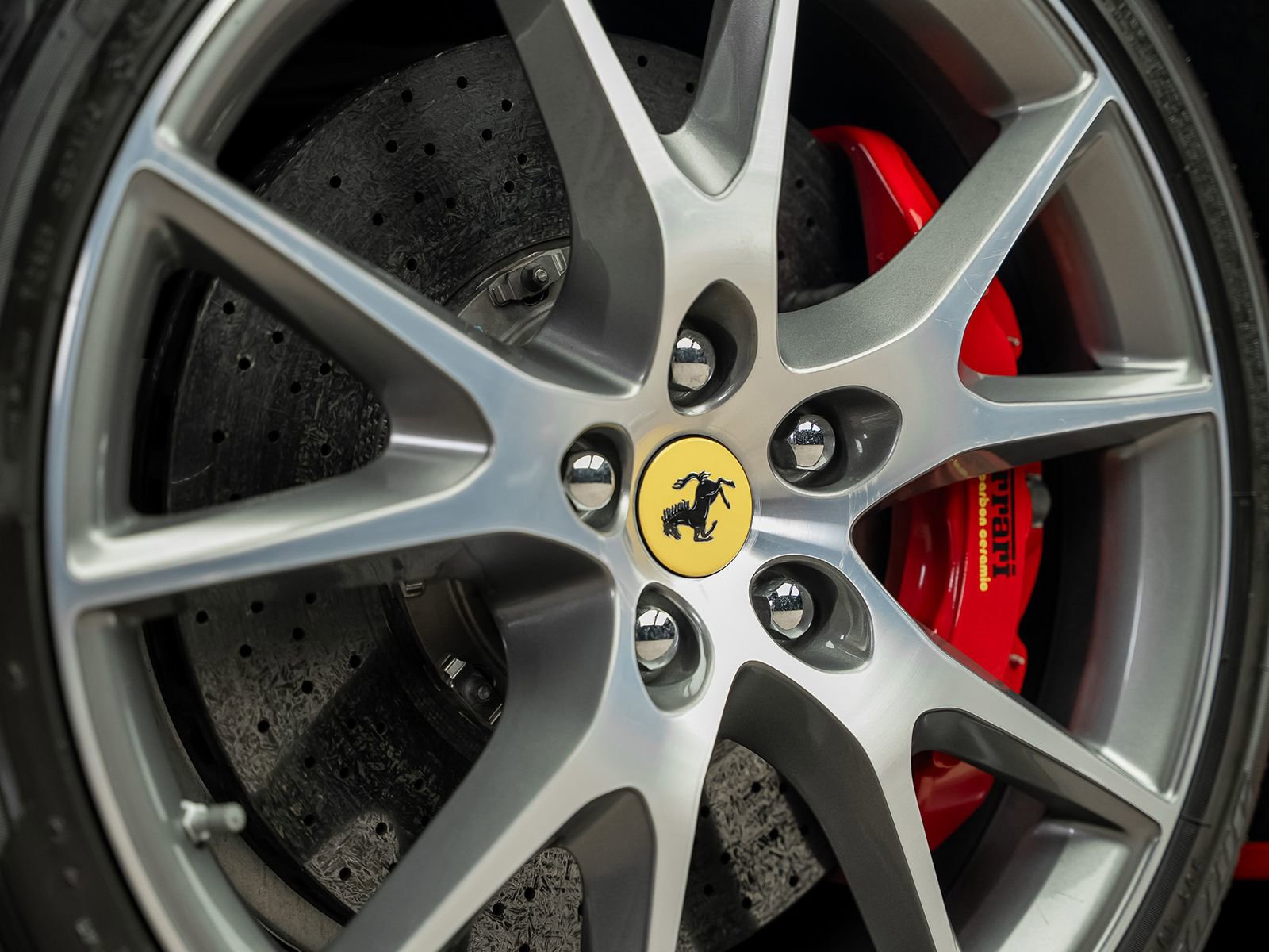 Used 2013 Ferrari California RWD image 6