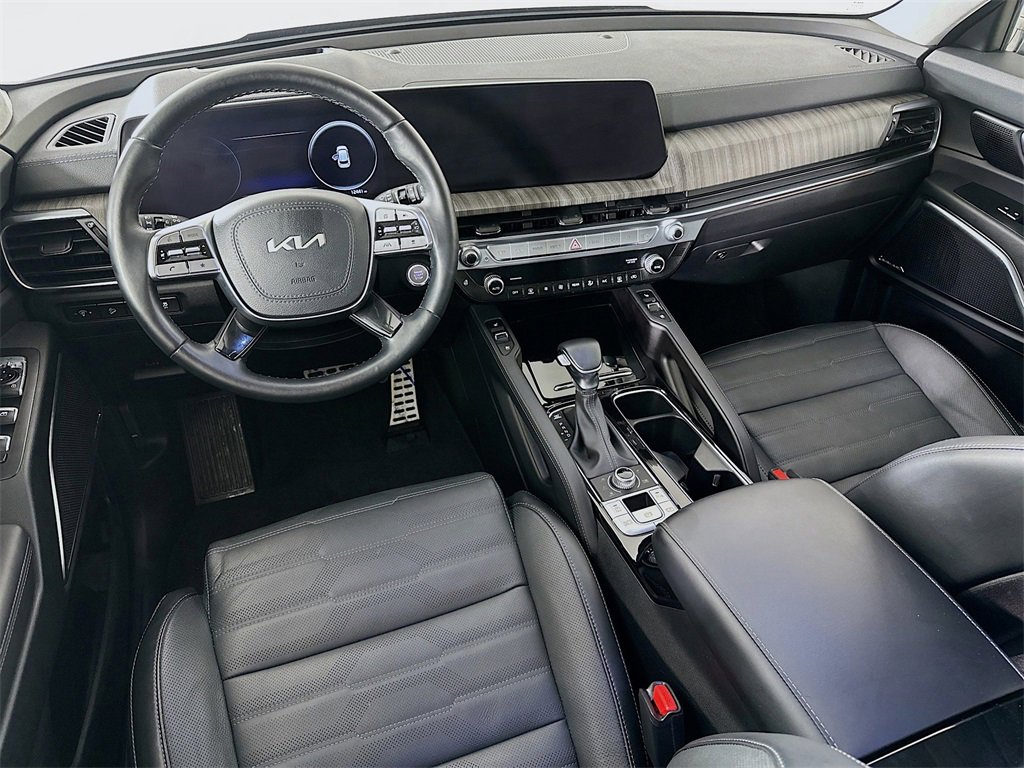 Certified 2024 Kia Telluride SX Prestige w/ Towing Package image 32