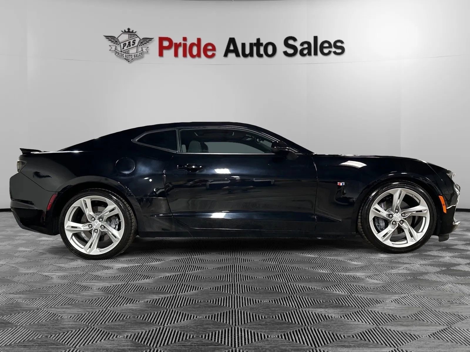Used 2019 Chevrolet Camaro SS RWD image 11