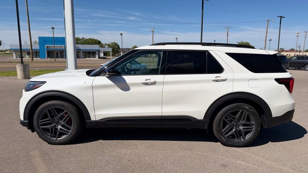 Used 2025 Ford Explorer ST-Line w/ Premium Package RWD image 11