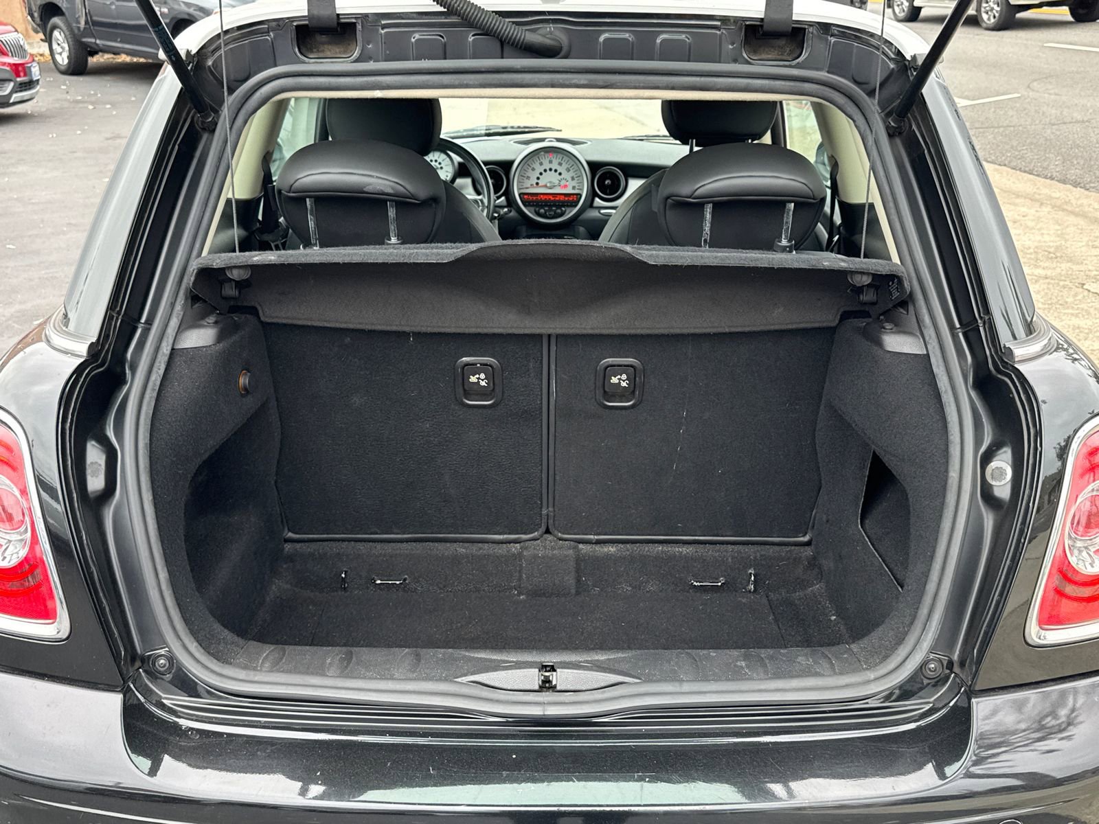 Used 2011 MINI Cooper Hardtop image 7