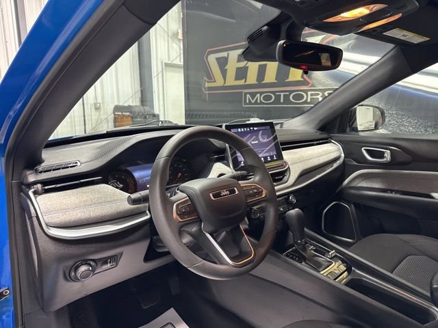 Used 2024 Jeep Compass Sport image 6