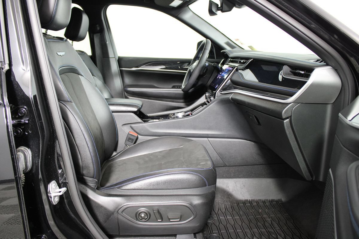 Used 2023 Jeep Grand Cherokee Trailhawk AWD/4WD image 14