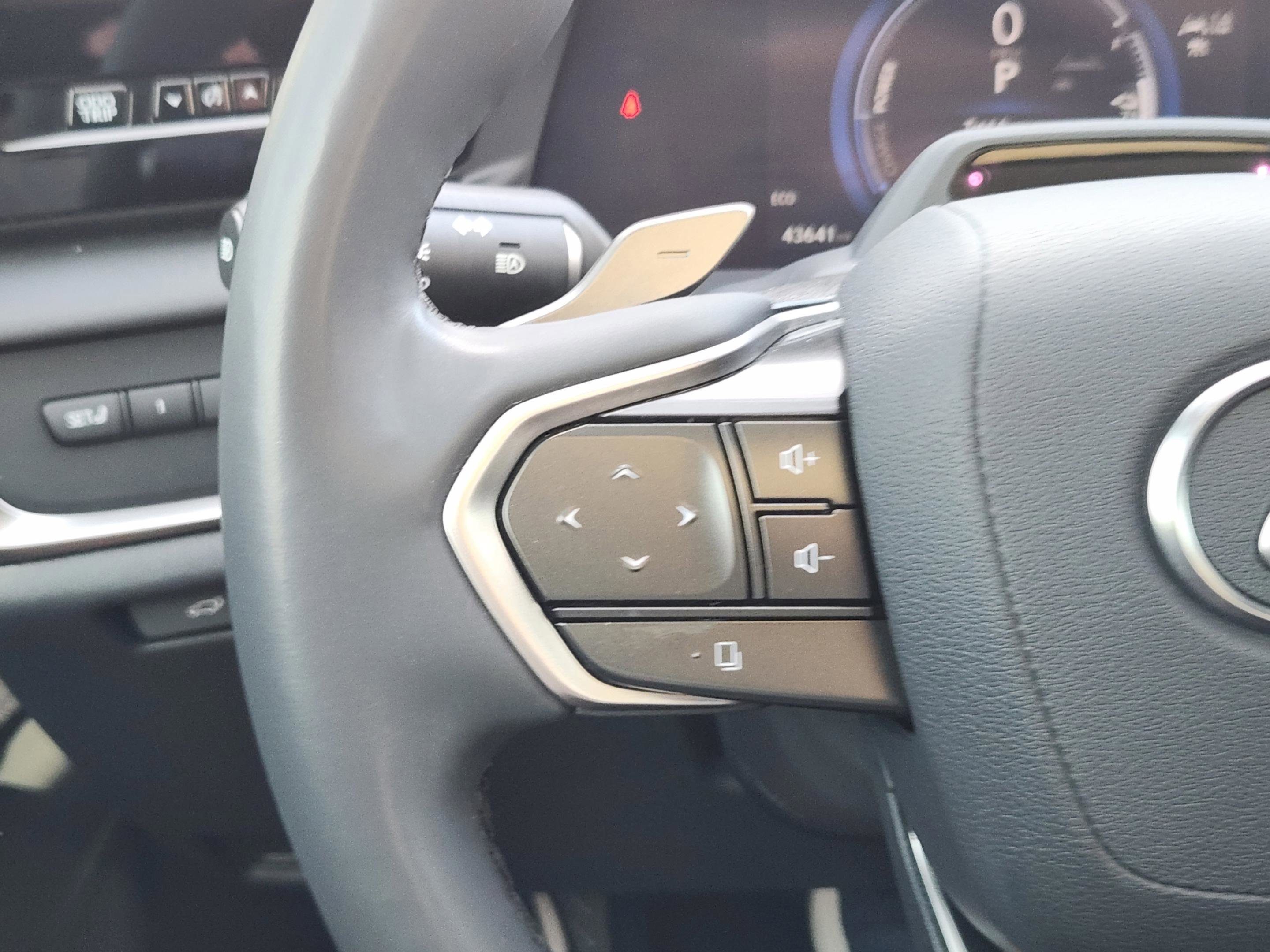 Used 2023 Lexus RZ 450e Premium w/ Accessory Package (Z1) image 12