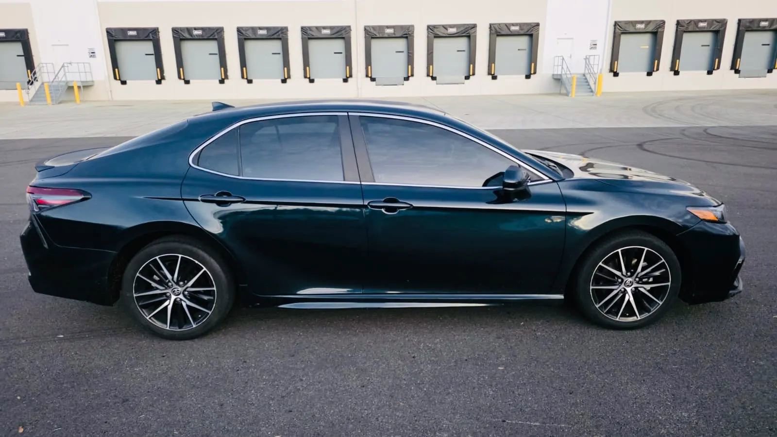 Used 2021 Toyota Camry SE image 6