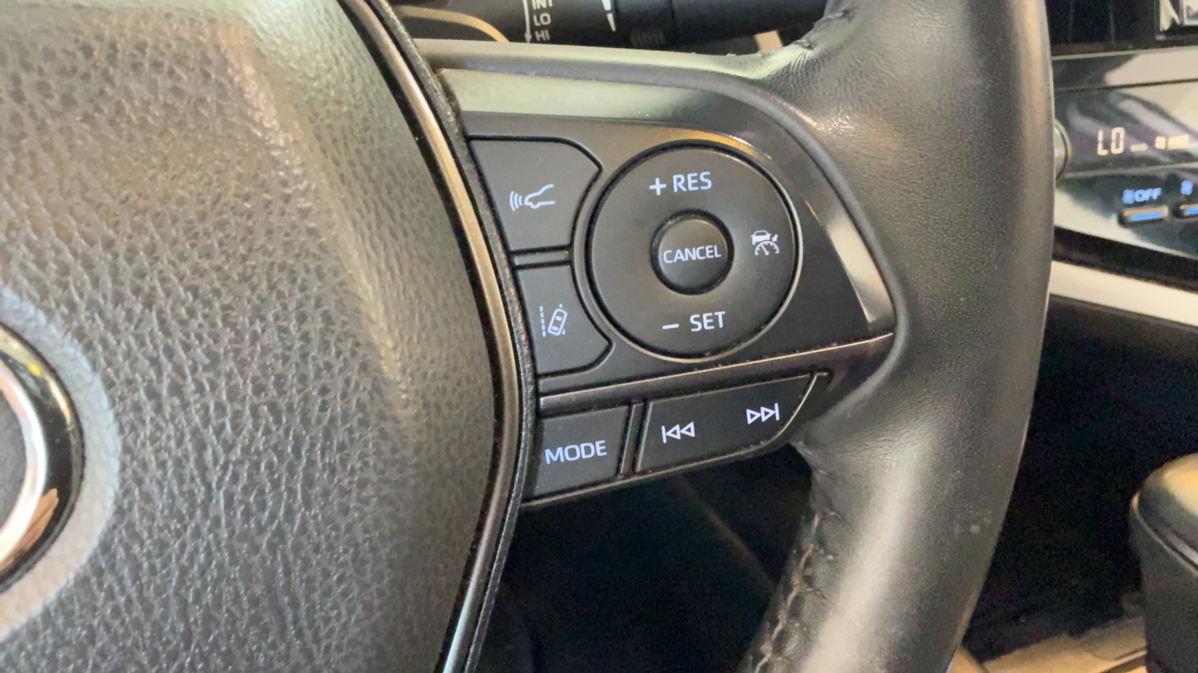 Used 2022 Toyota Camry SE w/ Audio Upgrade Package FWD image 15