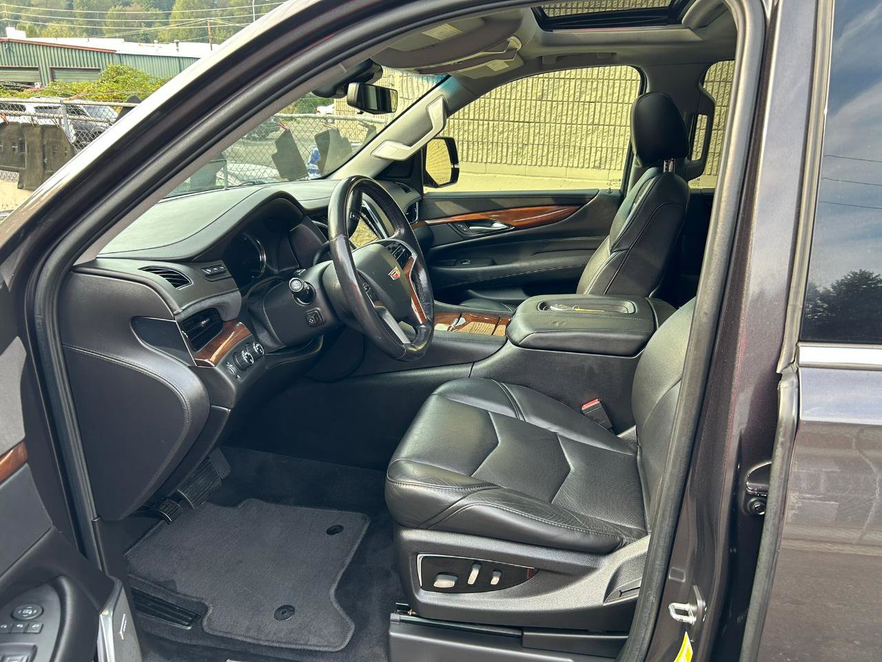 Used 2018 Cadillac Escalade ESV Luxury AWD/4WD image 13