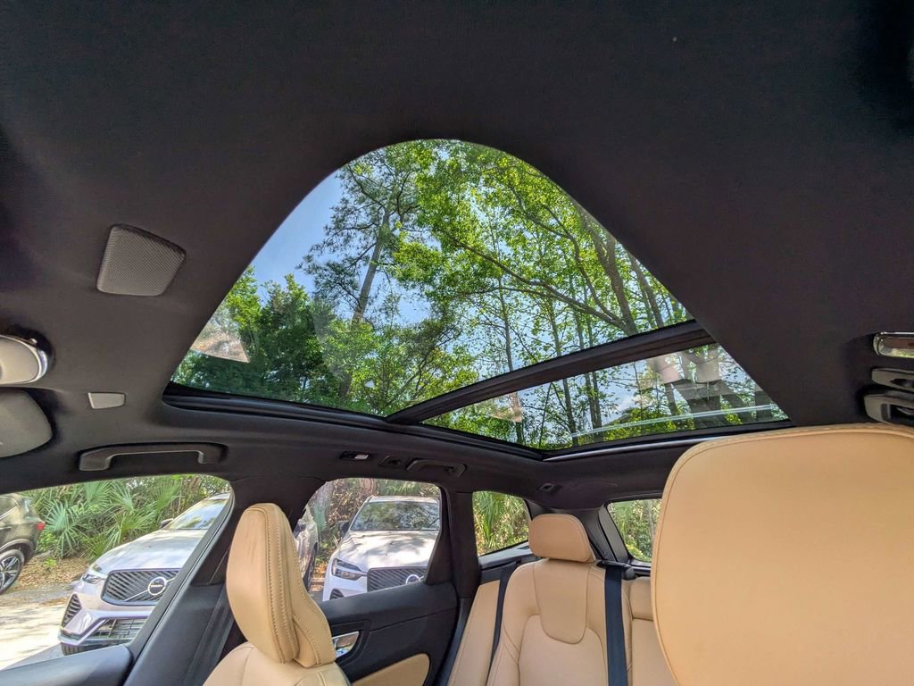 Certified 2023 Volvo XC60 B5 Ultimate w/ Protection Package Premier FWD image 21
