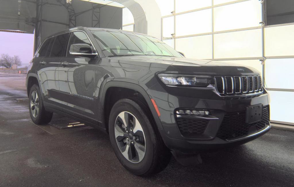 Used 2023 Jeep Grand Cherokee 4WD 4xe w/ Luxury Tech Group II image 2