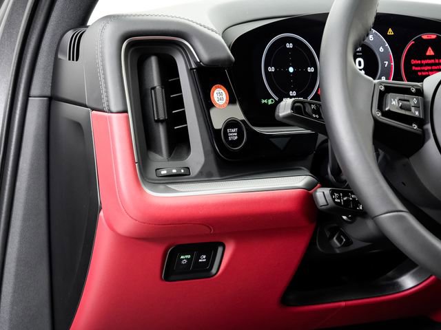 Certified 2025 Porsche Cayenne image 12