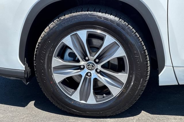Used 2023 Toyota Highlander XLE FWD image 45