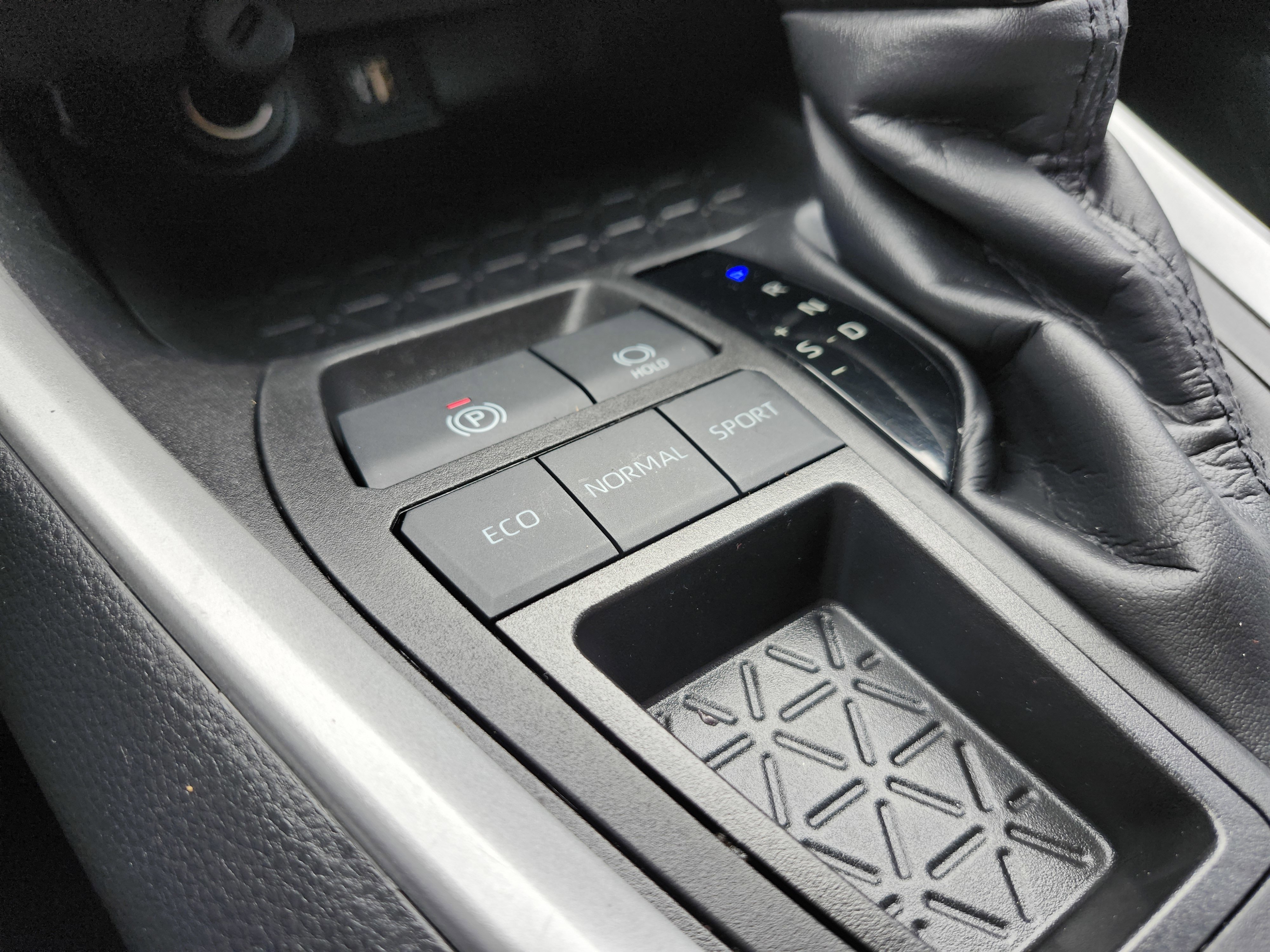 Used 2023 Toyota RAV4 LE FWD image 8
