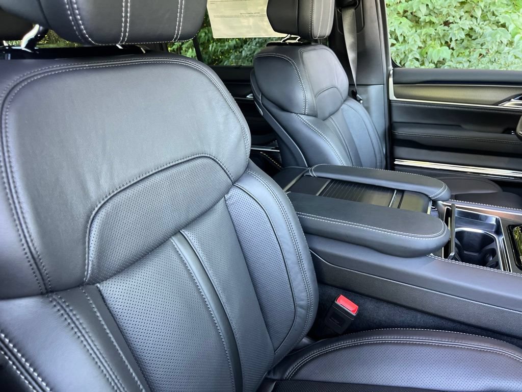 New 2026 Jeep Grand Wagoneer Summit w/ Premium Group III AWD/4WD image 44