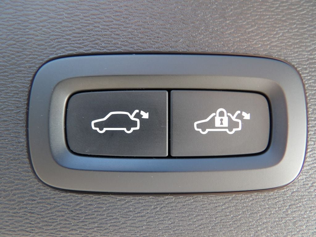 Certified 2023 Volvo C40 P8 Recharge Ultimate AWD/4WD image 27